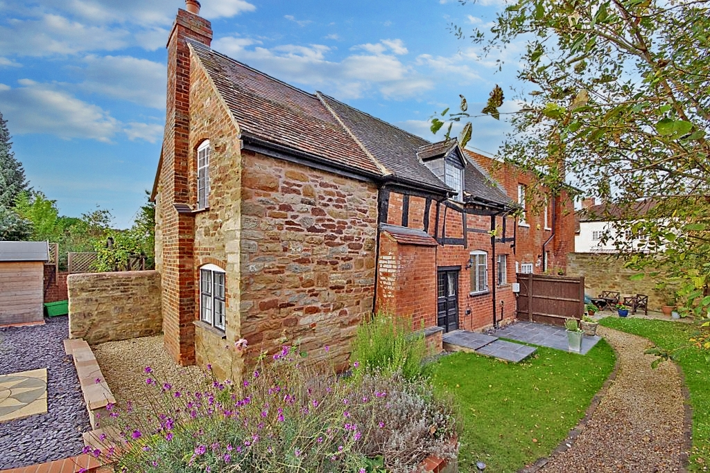 2 bed Cottage for rent in Newent. From Smiths of Newent - Newent 2 bed Cottage for rent in Newent. From Smiths of Newent - Newent