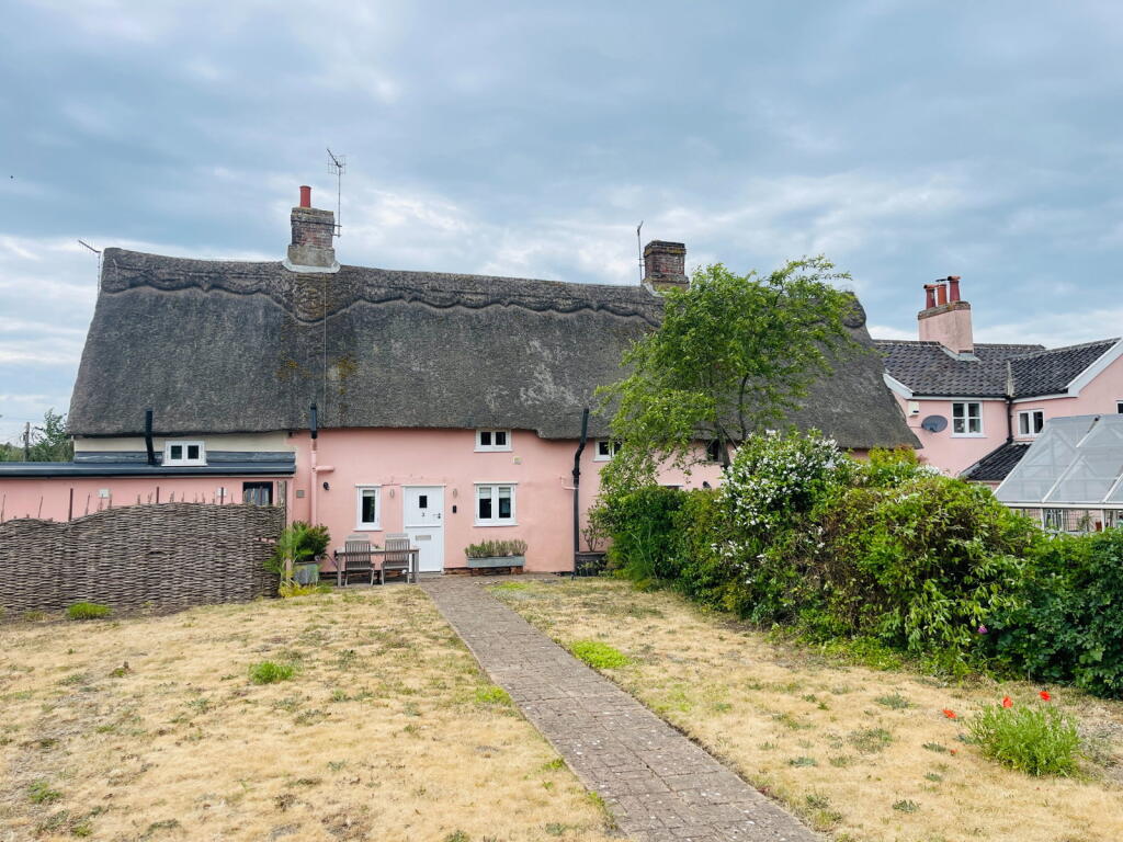 1 bed Mid Terraced House for rent in Friston. From Jennie Jones Estate Agents - Saxmundham & Suffolk Heritage Coast 1 bed Mid Terraced House for rent in Friston. From Jennie Jones Estate Agents - Saxmundham & Suffolk Heritage Coast