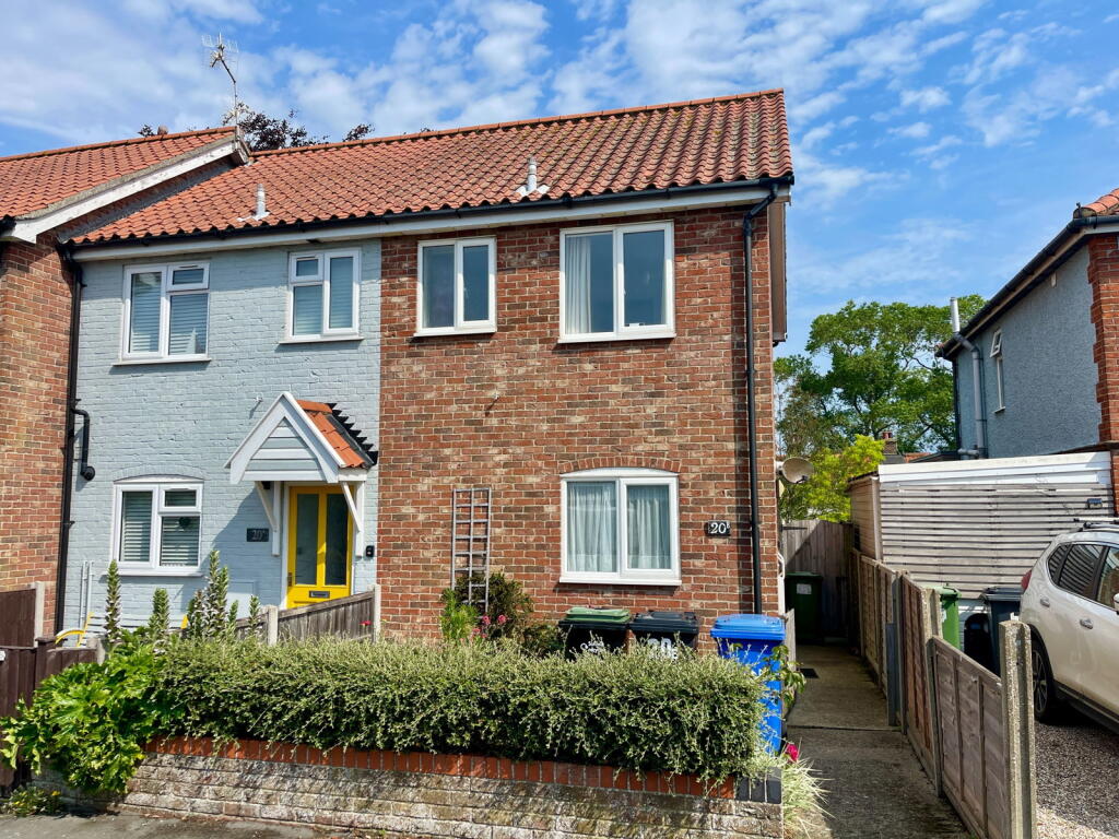 2 bed Mid Terraced House for rent in Southwold. From Jennie Jones Estate Agents - Saxmundham & Suffolk Heritage Coast 2 bed Mid Terraced House for rent in Southwold. From Jennie Jones Estate Agents - Saxmundham & Suffolk Heritage Coast