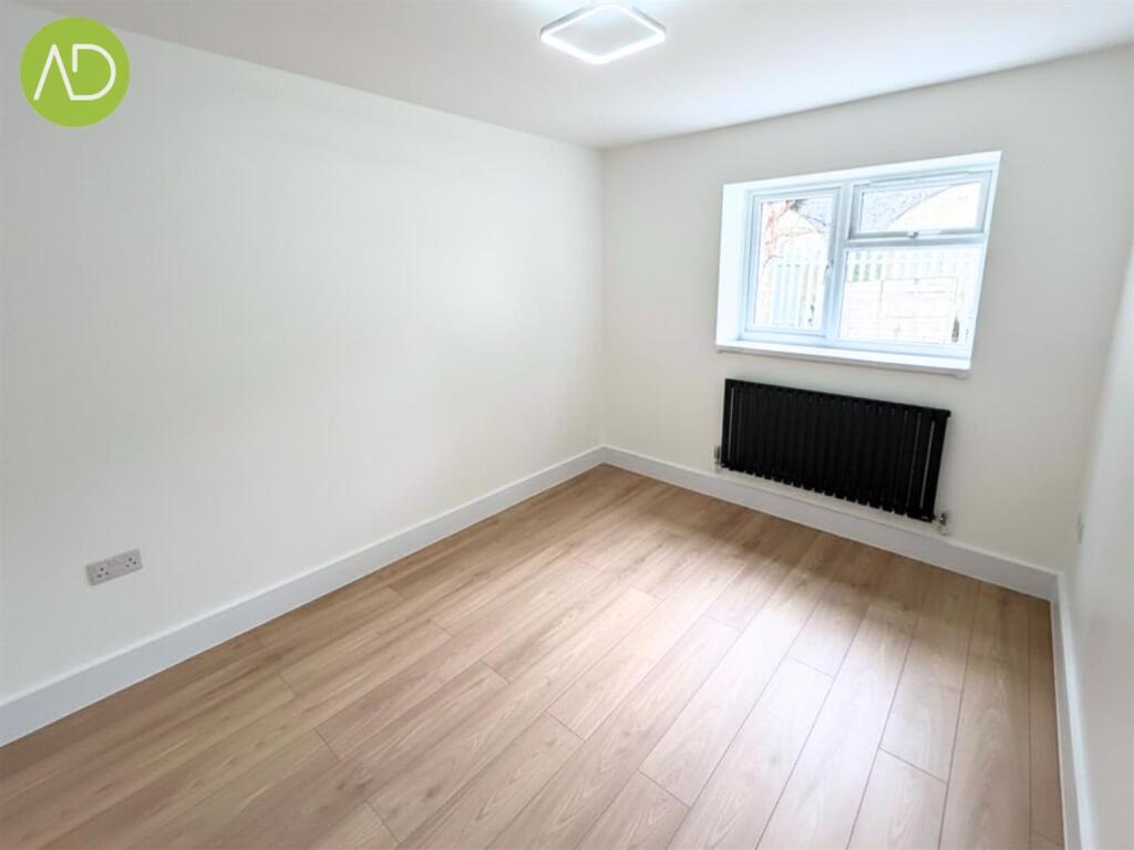 5 bed Semi Detached for rent in Waltham Cross. From Anthony Davies - Hoddesdon