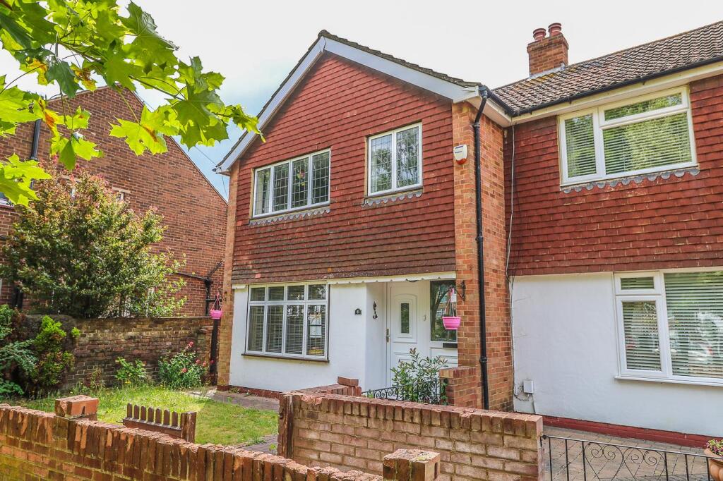 3 bed Semi Detached for rent in Wormley West End. From Anthony Davies - Hoddesdon