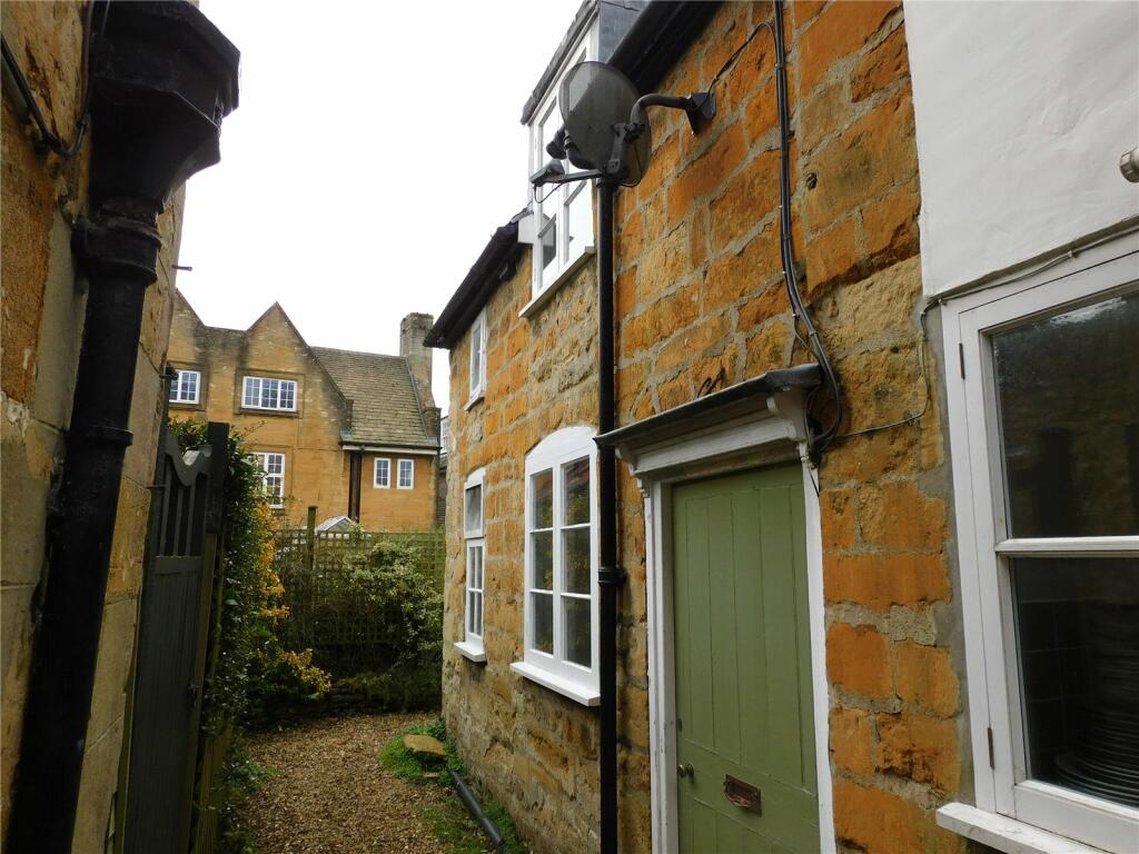 1 bed Mid Terraced House for rent in Sherborne. From Greenslade Taylor Hunt - Yeovil