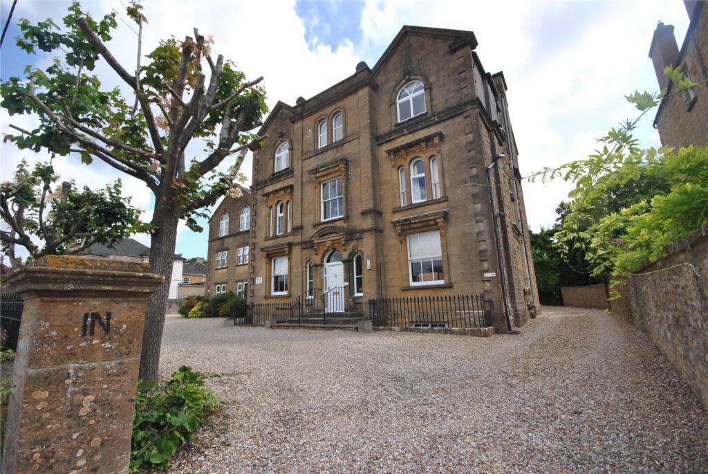 1 bed Apartment for rent in Sherborne. From Greenslade Taylor Hunt - Yeovil 1 bed Apartment for rent in Sherborne. From Greenslade Taylor Hunt - Yeovil