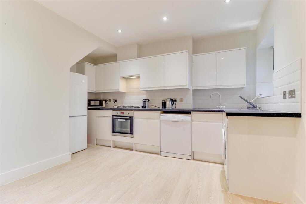 2 bed Apartment for rent in Elmbridge Village. From Howard Morley & Sons - Guildford