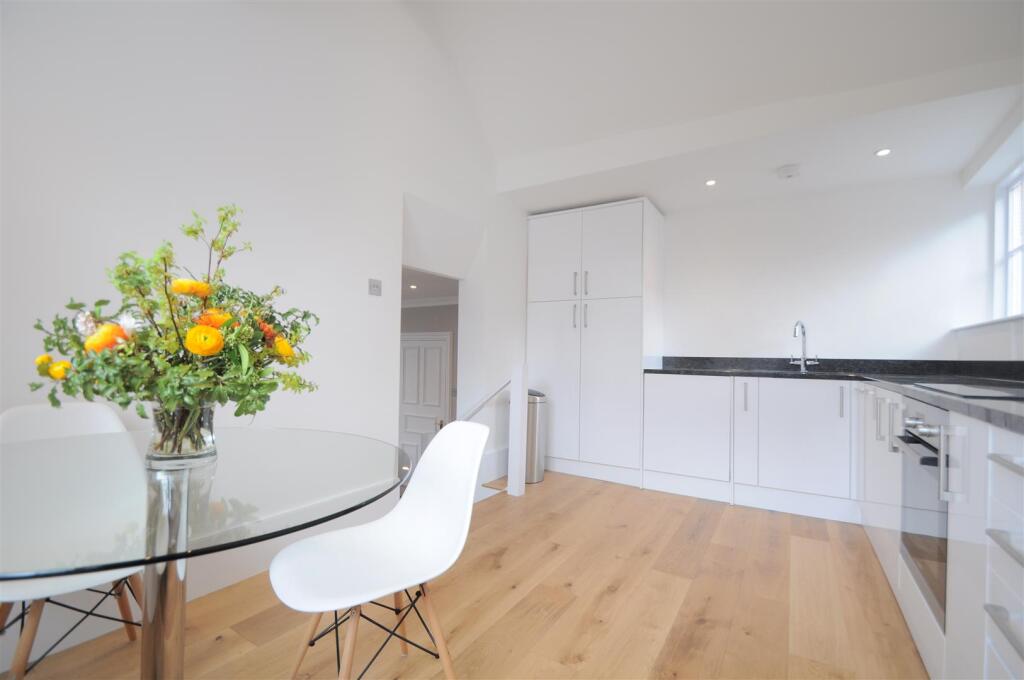 1 bed 1st Floor Flat for rent in Guildford. From Howard Morley & Sons - Guildford