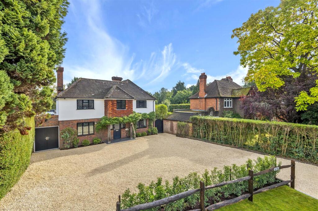 4 bed Detached for rent in Woking. From Howard Morley & Sons - Guildford