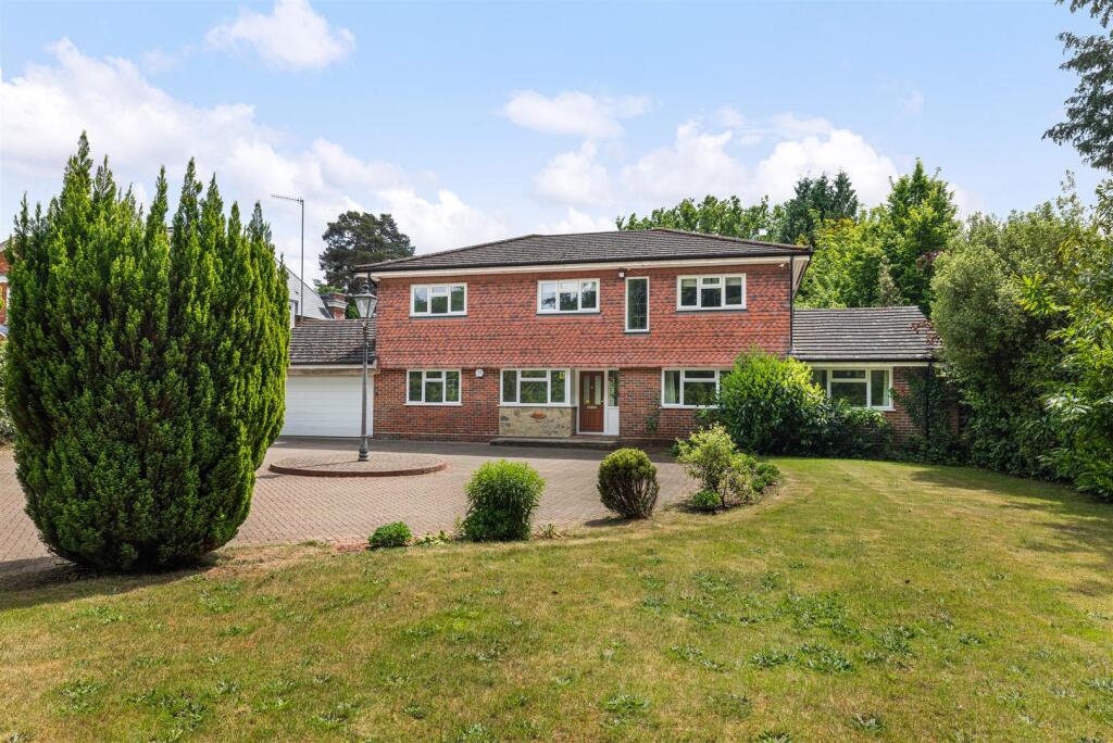 5 bed Detached for rent in Godalming. From Howard Morley & Sons - Guildford