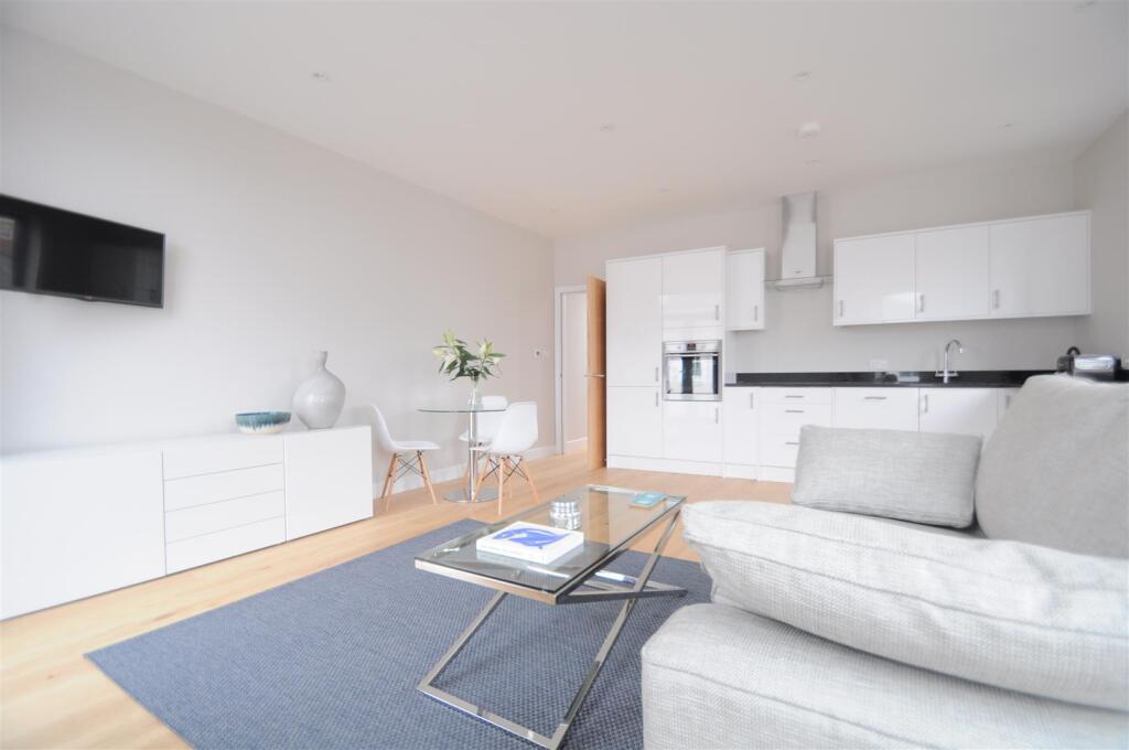 2 bed 1st Floor Flat for rent in Guildford. From Howard Morley & Sons - Guildford