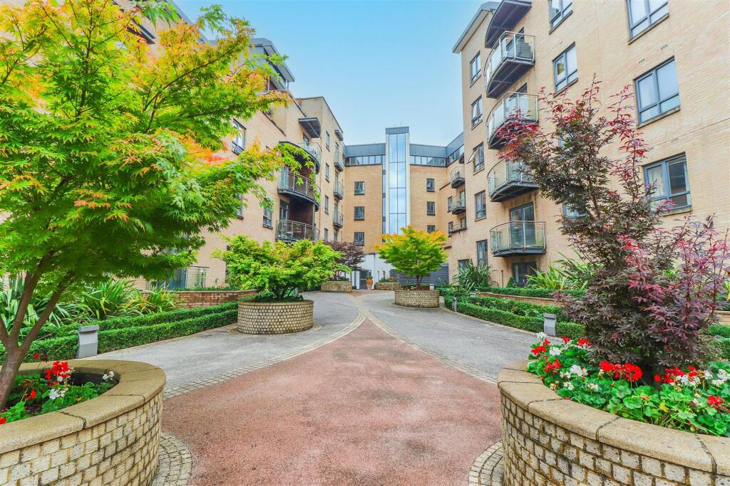 1 bed 1st Floor Flat for rent in Guildford. From Howard Morley & Sons - Guildford