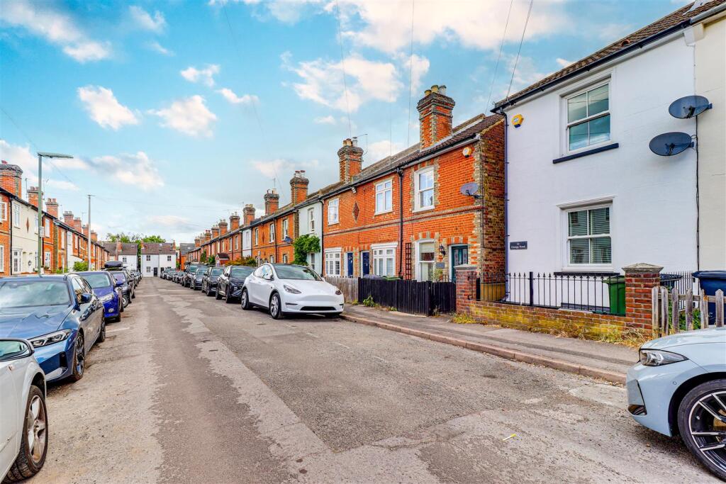 2 bed Detached for rent in Guildford. From Howard Morley & Sons - Guildford