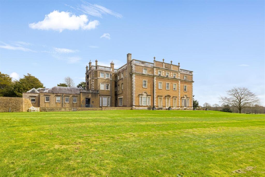 2 bed 1st Floor Flat for rent in Peper Harow. From Howard Morley & Sons - Guildford