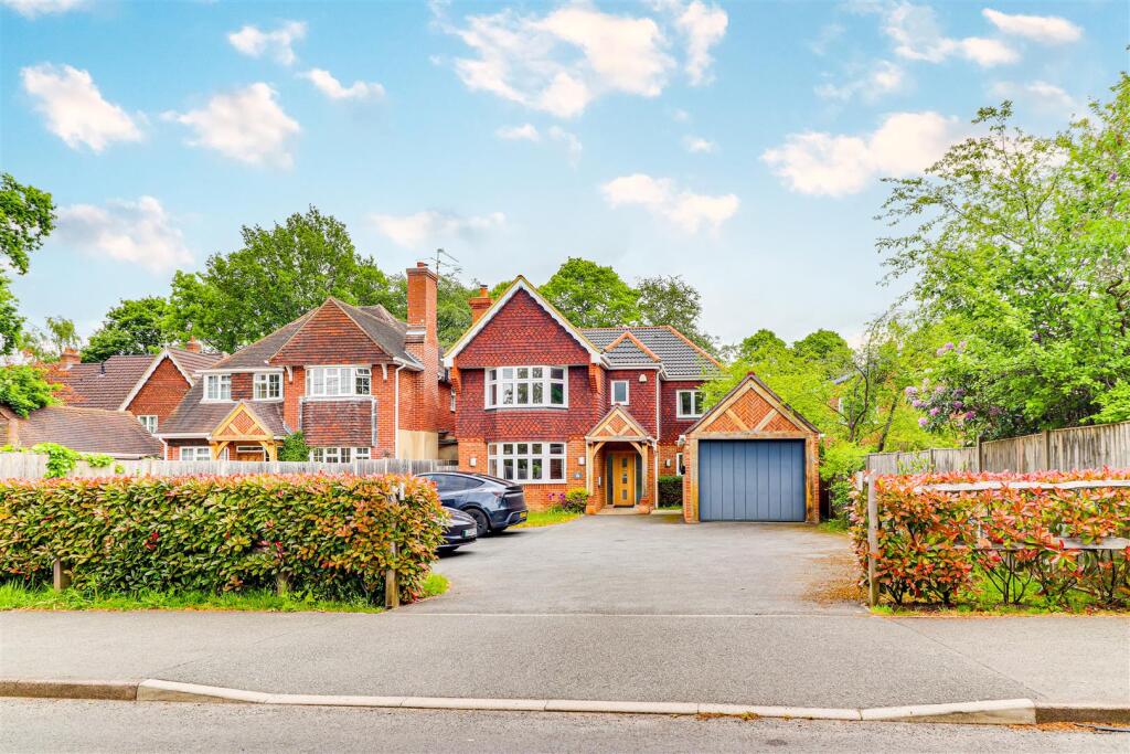5 bed Detached for rent in Guildford. From Howard Morley & Sons - Guildford
