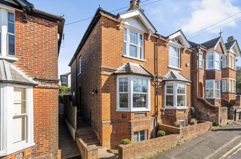 3 bed Detached for rent in Guildford. From Howard Morley & Sons - Guildford