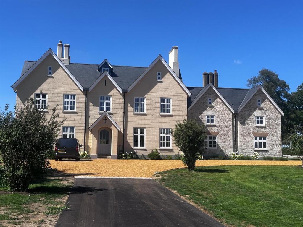 6 bed Detached for rent in Alton. From Howard Morley & Sons - Guildford 6 bed Detached for rent in Alton. From Howard Morley & Sons - Guildford