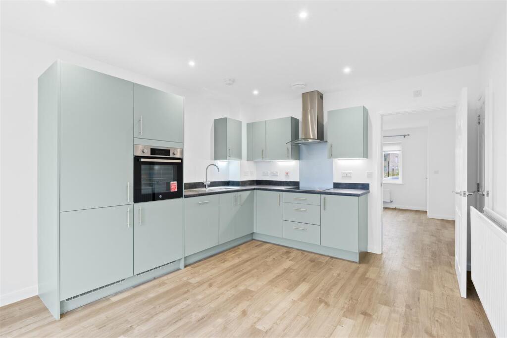 4 bed Mid Terraced House for rent in . From Cauldwell Property Services - Milton Keynes