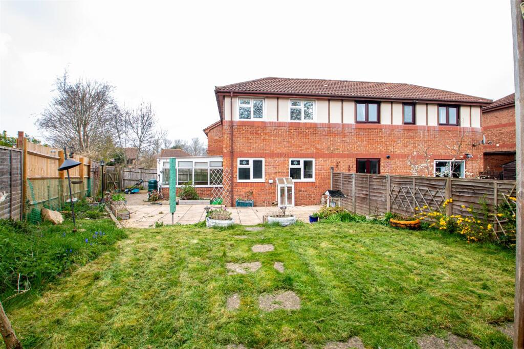 3 bed Mid Terraced House for rent in Milton Keynes. From Cauldwell Property Services - Milton Keynes 3 bed Mid Terraced House for rent in Milton Keynes. From Cauldwell Property Services - Milton Keynes