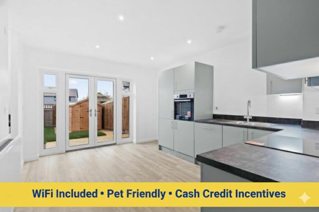 4 bed Mid Terraced House for rent in . From Cauldwell Property Services - Milton Keynes