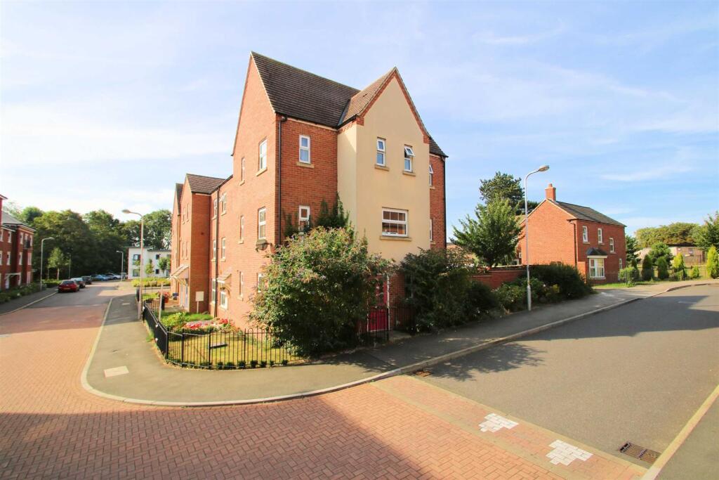 4 bed Town House for rent in Bletchley. From Cauldwell Property Services - Milton Keynes