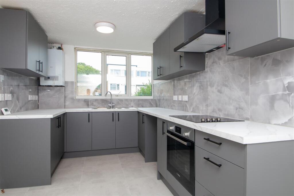 4 bed Mid Terraced House for rent in Bletchley. From Cauldwell Property Services - Milton Keynes 4 bed Mid Terraced House for rent in Bletchley. From Cauldwell Property Services - Milton Keynes