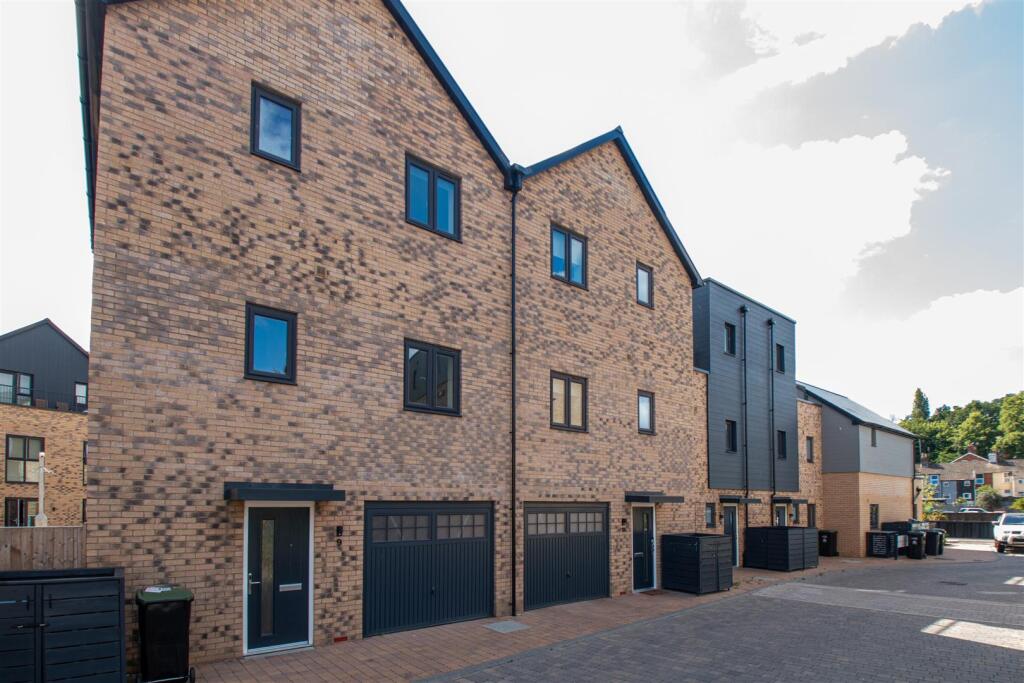 4 bed Detached for rent in Ipswich. From Cauldwell Property Services - Milton Keynes 4 bed Detached for rent in Ipswich. From Cauldwell Property Services - Milton Keynes