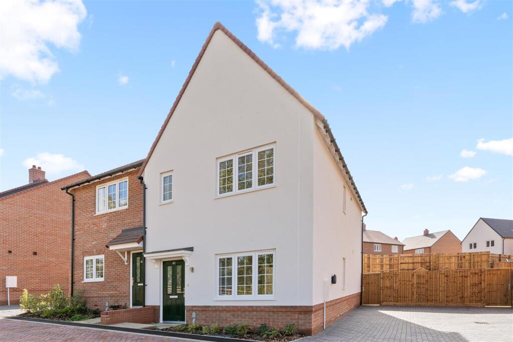 3 bed Detached for rent in Panfield. From Cauldwell Property Services - Milton Keynes