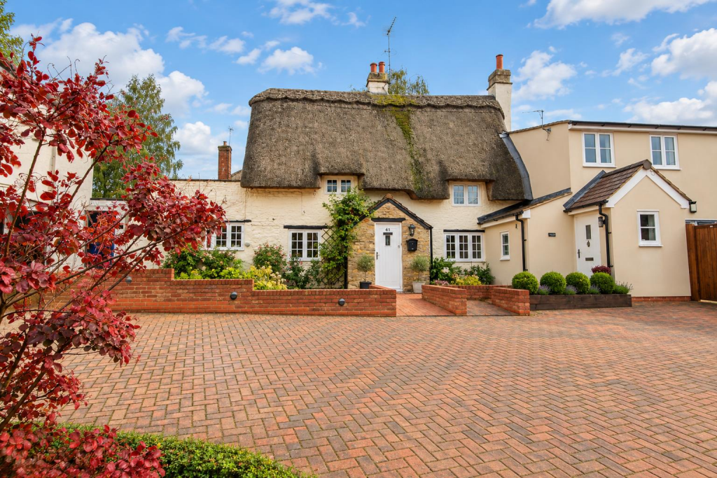 2 bed Cottage for rent in Newport Pagnell. From Cauldwell Property Services - Milton Keynes