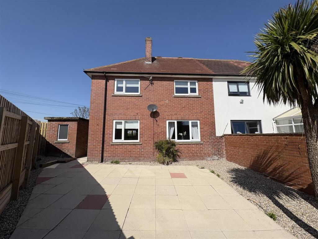 3 bed Semi Detached for rent in Liversedge. From Local Properties Estate Agents - Birstall 3 bed Semi Detached for rent in Liversedge. From Local Properties Estate Agents - Birstall