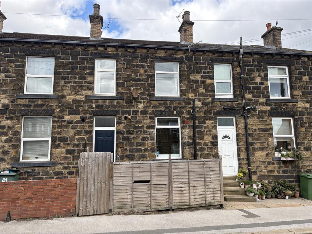 1 bed Mid Terraced House for rent in Leeds. From Local Properties Estate Agents - Birstall