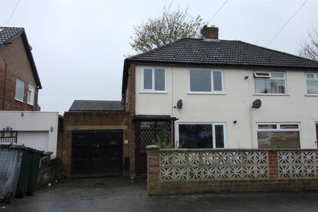 4 bed Semi Detached for rent in Batley. From Local Properties Estate Agents - Birstall