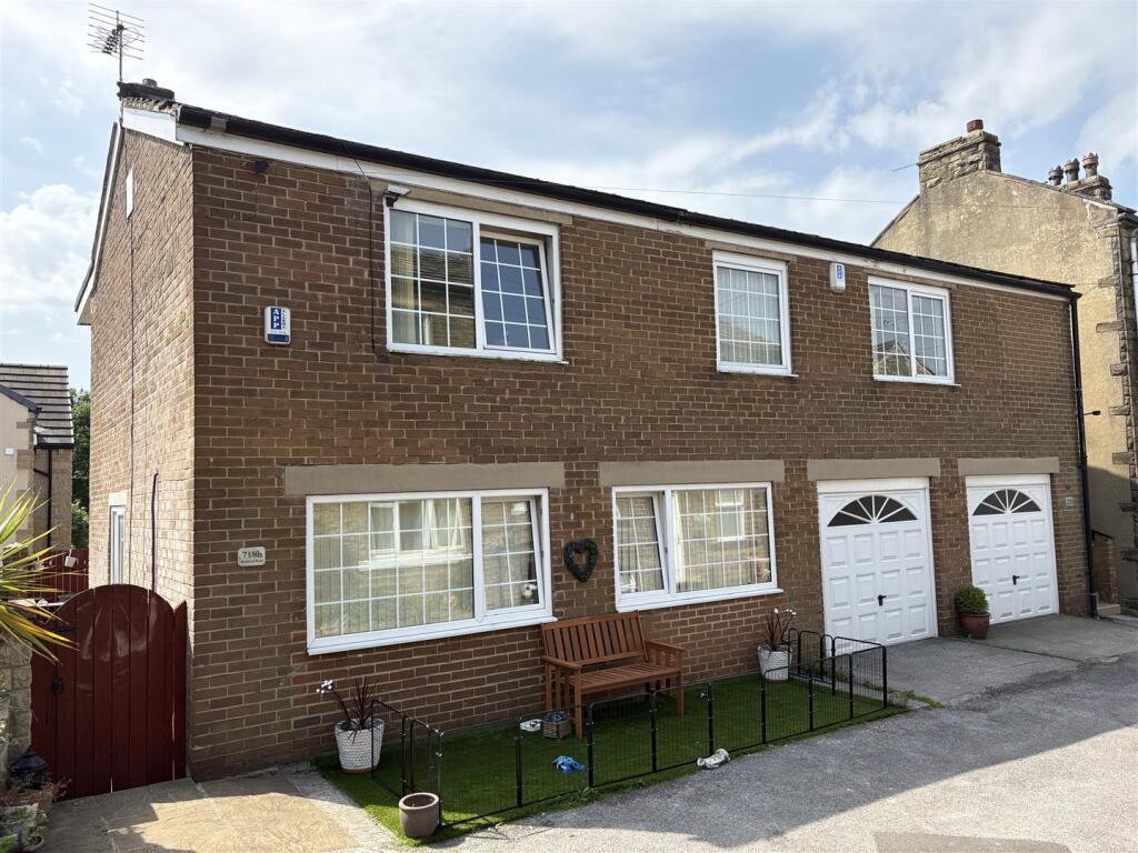 2 bed Apartment for rent in Birkenshaw. From Local Properties Estate Agents - Birstall