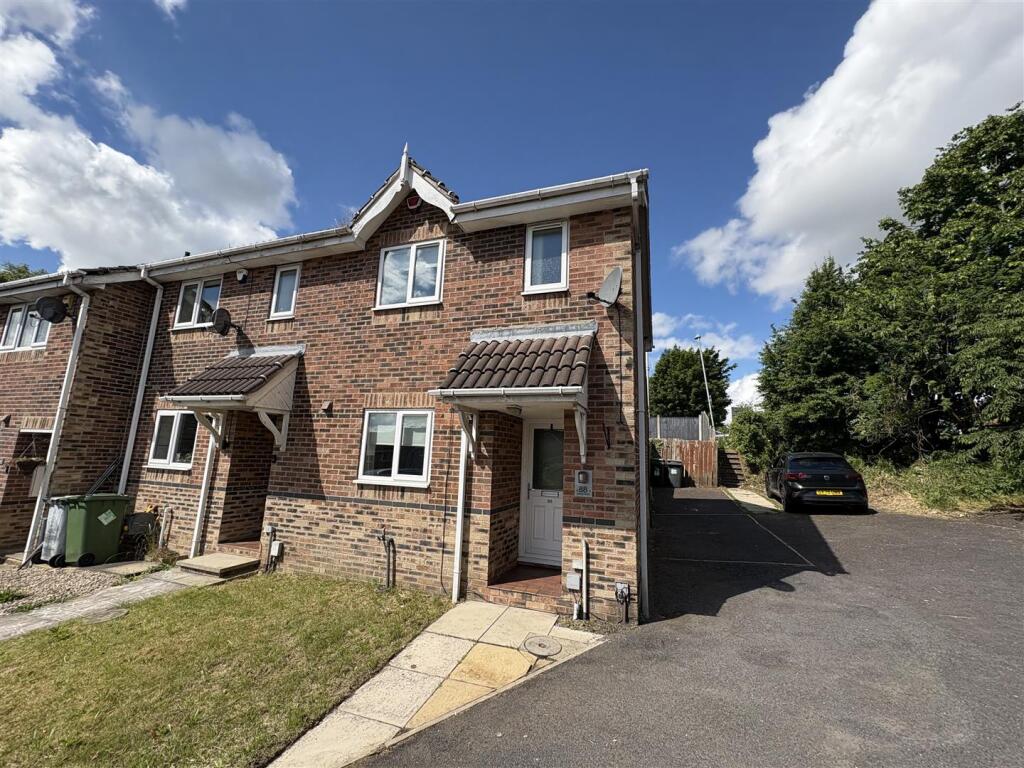 2 bed Town House for rent in Heckmondwike. From Local Properties Estate Agents - Birstall 2 bed Town House for rent in Heckmondwike. From Local Properties Estate Agents - Birstall