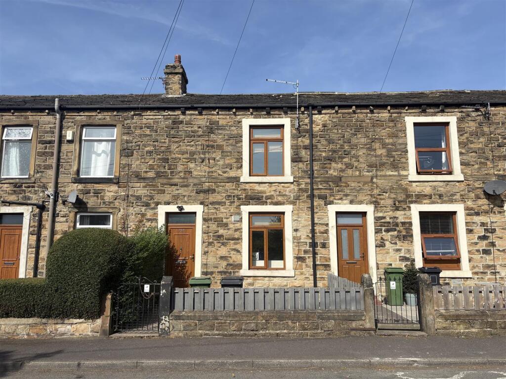 1 bed Town House for rent in Batley. From Local Properties Estate Agents - Birstall