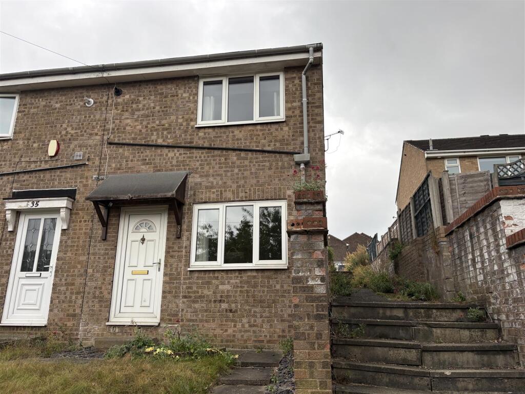 2 bed Town House for rent in Liversedge. From Local Properties Estate Agents - Birstall
