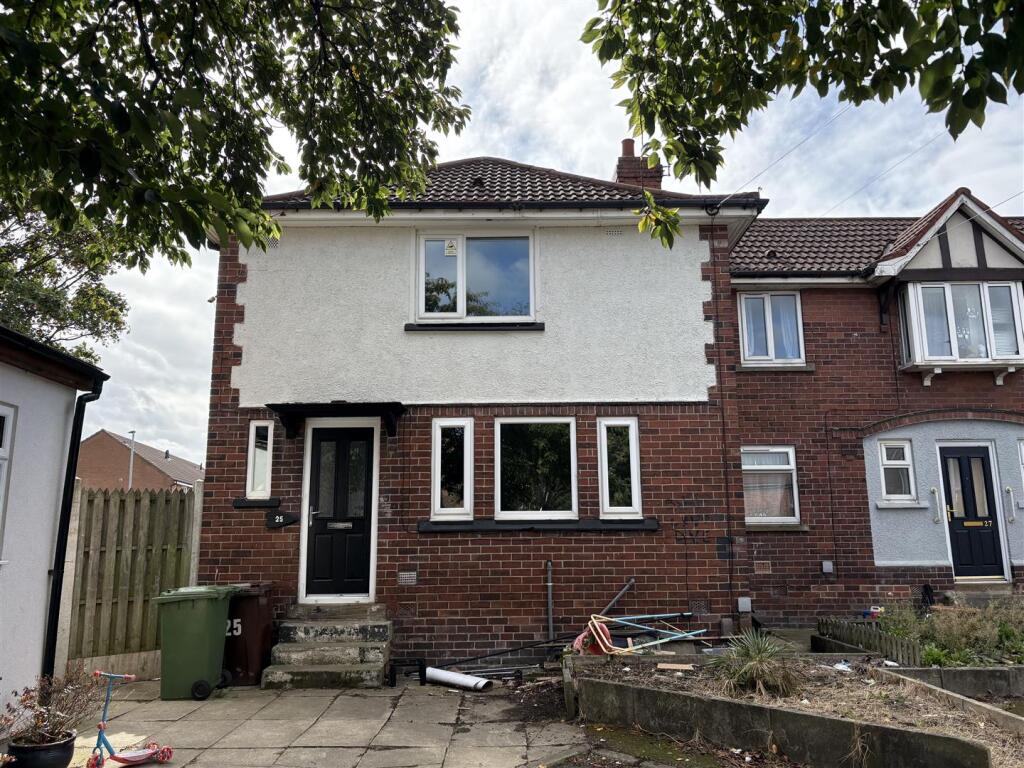 3 bed Town House for rent in Leeds. From Local Properties Estate Agents - Birstall