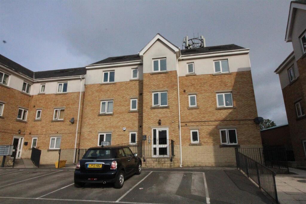 2 bed 1st Floor Flat for rent in Dewsbury. From Local Properties Estate Agents - Birstall