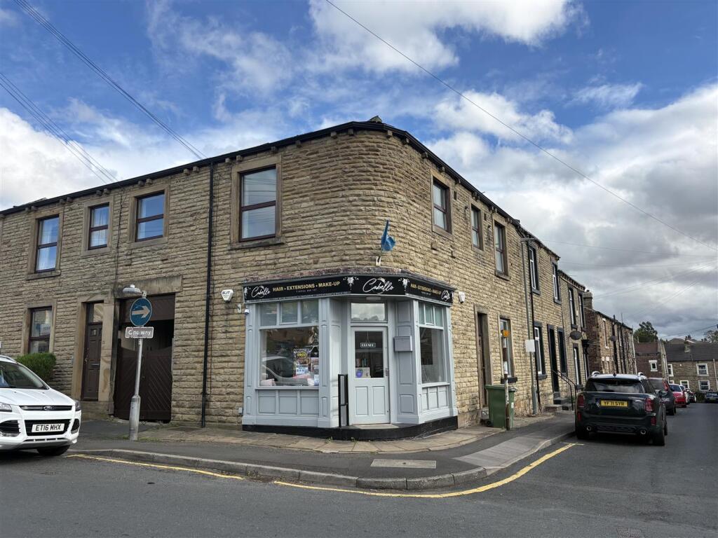1 bed 1st Floor Flat for rent in Batley. From Local Properties Estate Agents - Birstall