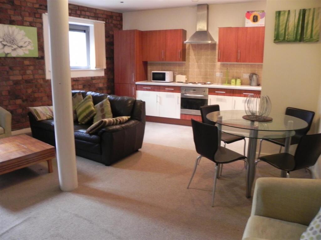 2 bed 1st Floor Flat for rent in Liverpool. From Michael Moon - Great Crosby