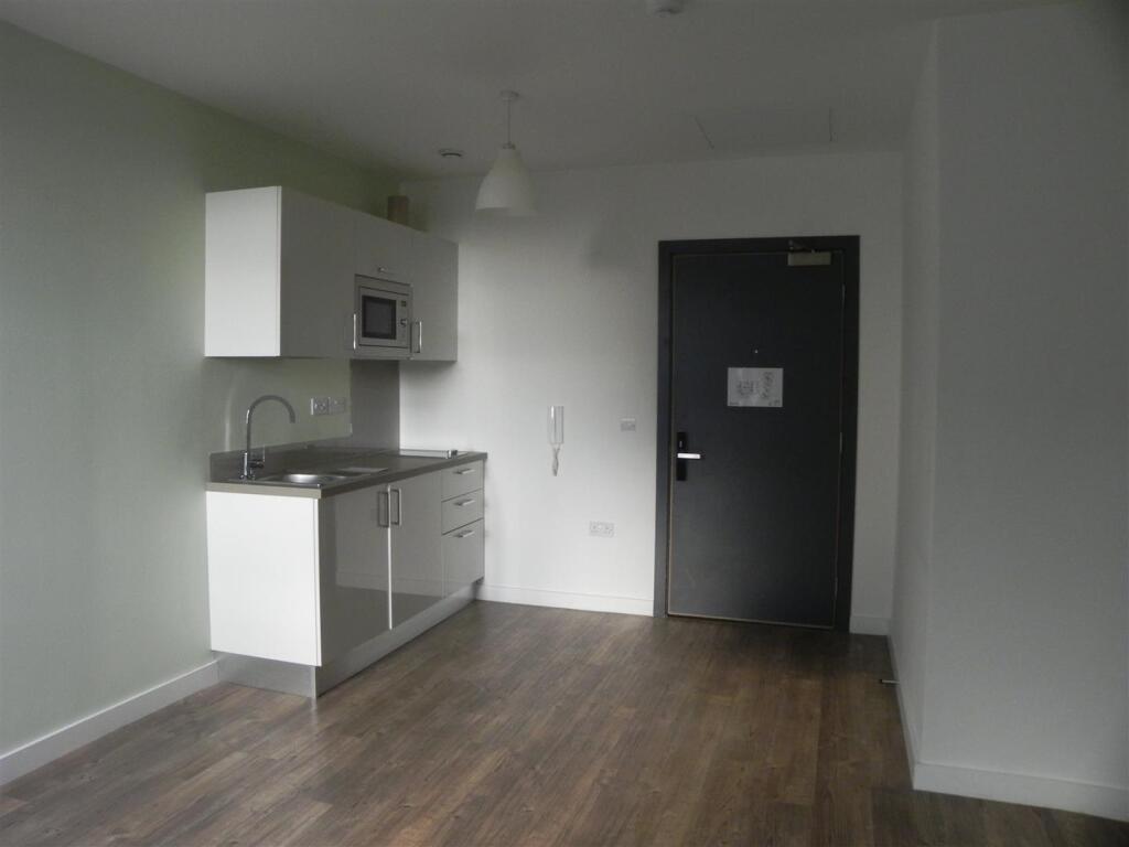 4 bed Studio for rent in Liverpool. From Michael Moon - Great Crosby 4 bed Studio for rent in Liverpool. From Michael Moon - Great Crosby