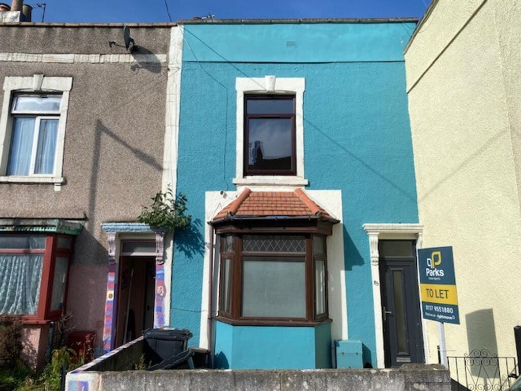 2 bed Mid Terraced House for rent in Crofts End. From Parks Estate Agents - Bristol