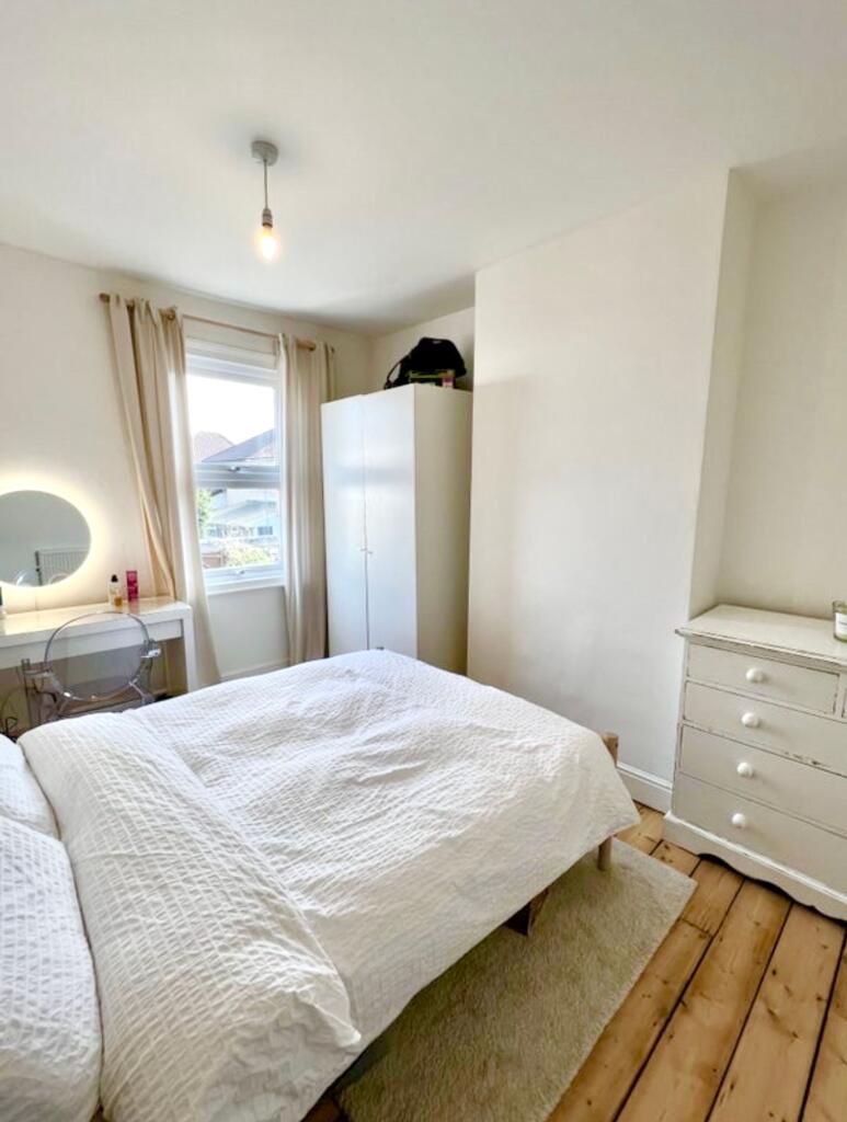 1 bed Not Specified for rent in Bristol. From Parks Estate Agents - Bristol