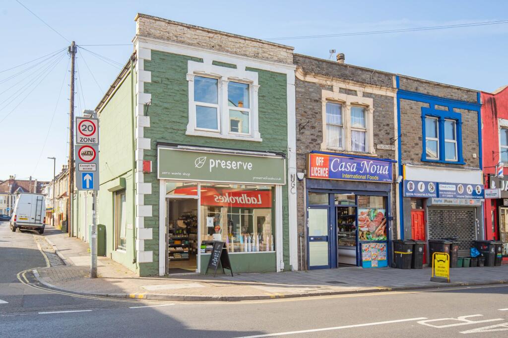 2 bed 1st Floor Flat for rent in Crofts End. From Parks Estate Agents - Bristol