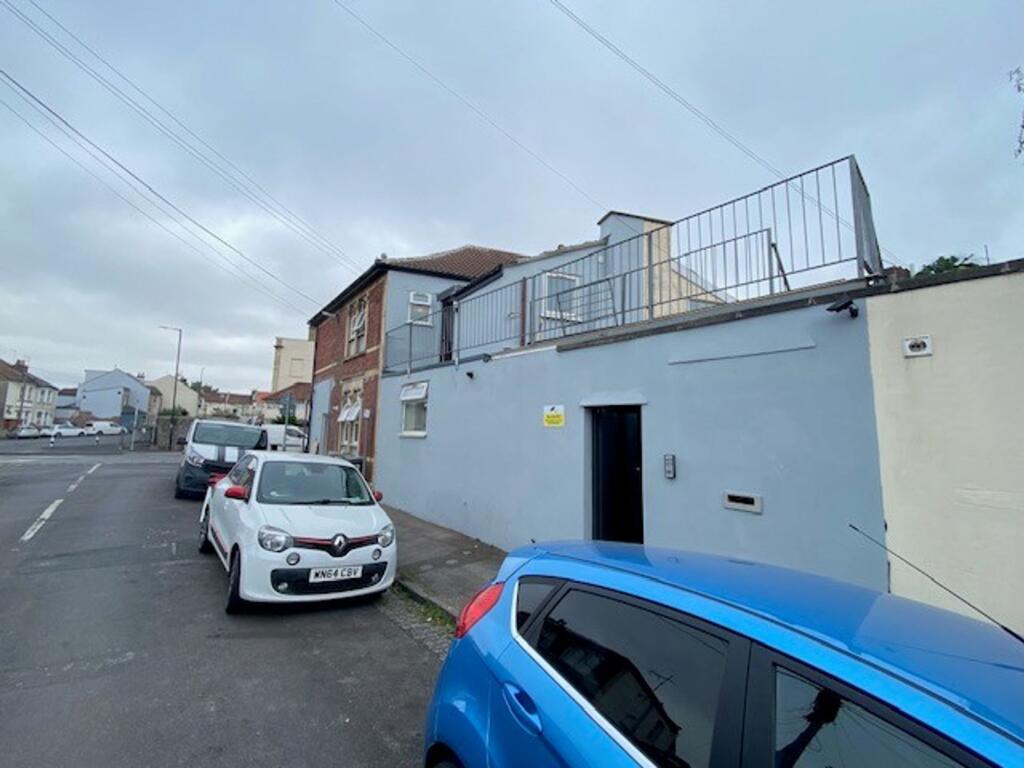 1 bed 1st Floor Flat for rent in Crofts End. From Parks Estate Agents - Bristol