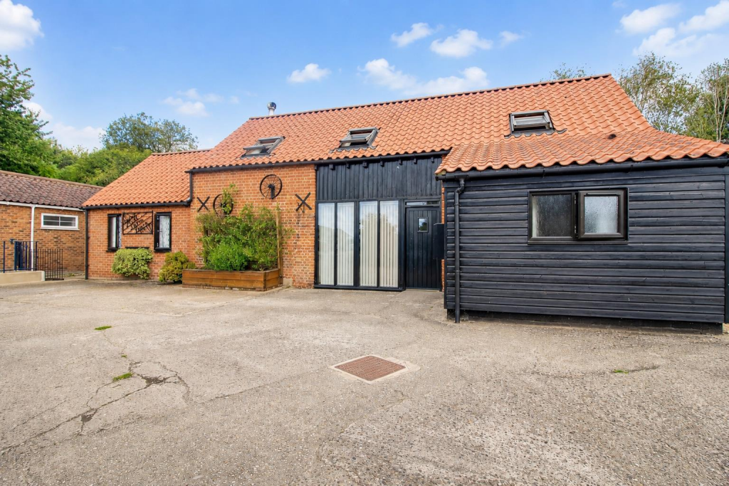 4 bed Detached for rent in Dereham. From Parsons & Co - Dereham 4 bed Detached for rent in Dereham. From Parsons & Co - Dereham