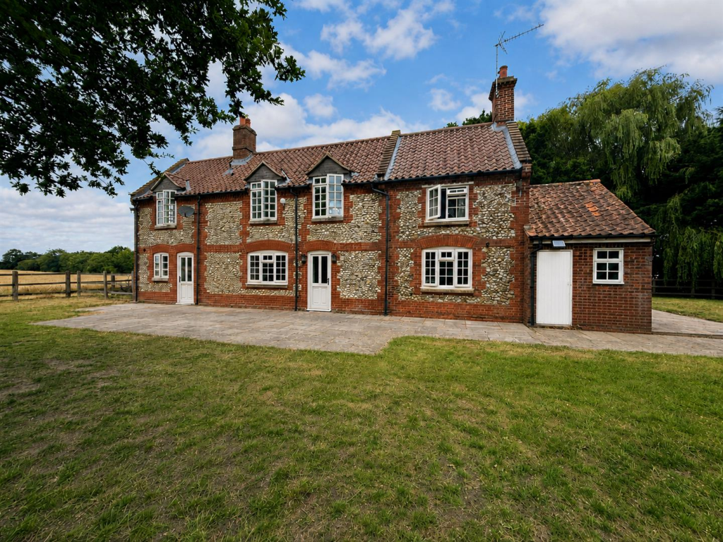 3 bed Detached for rent in Longham. From Parsons & Co - Dereham 3 bed Detached for rent in Longham. From Parsons & Co - Dereham