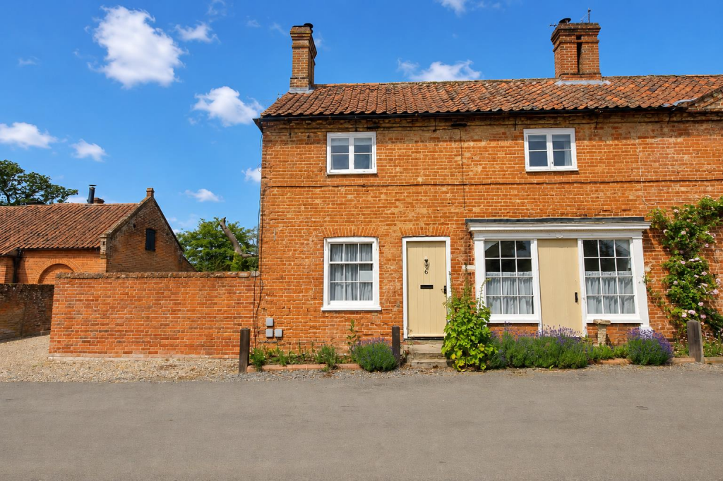 3 bed Cottage for rent in Corpusty. From Parsons & Co - Reepham 3 bed Cottage for rent in Corpusty. From Parsons & Co - Reepham