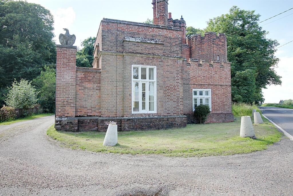 3 bed Cottage for rent in Corpusty. From Parsons & Co - Reepham