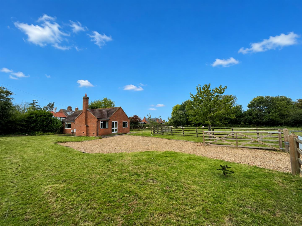 2 bed Detached bungalow for rent in Nether Broughton. From Shouler & Son - Melton Mowbray 2 bed Detached bungalow for rent in Nether Broughton. From Shouler & Son - Melton Mowbray