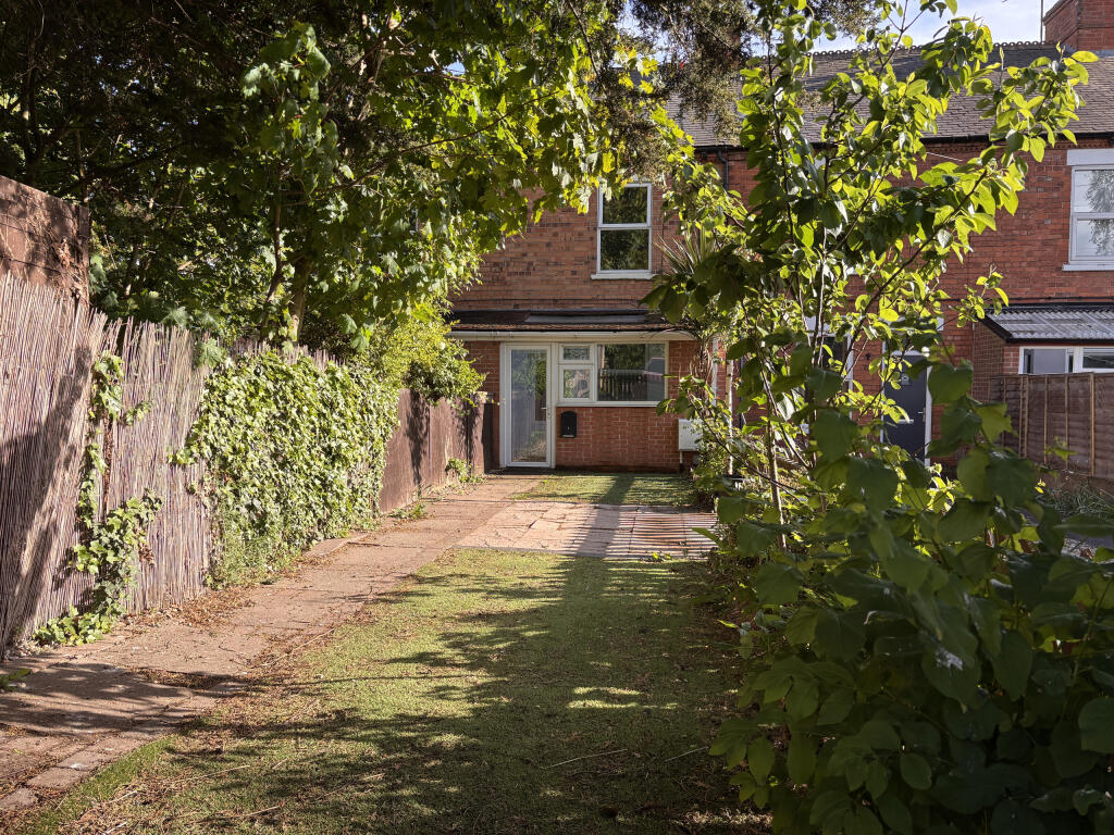 3 bed Mid Terraced House for rent in Newark-on-Trent. From Rent Rent Rent Lettings - Newark