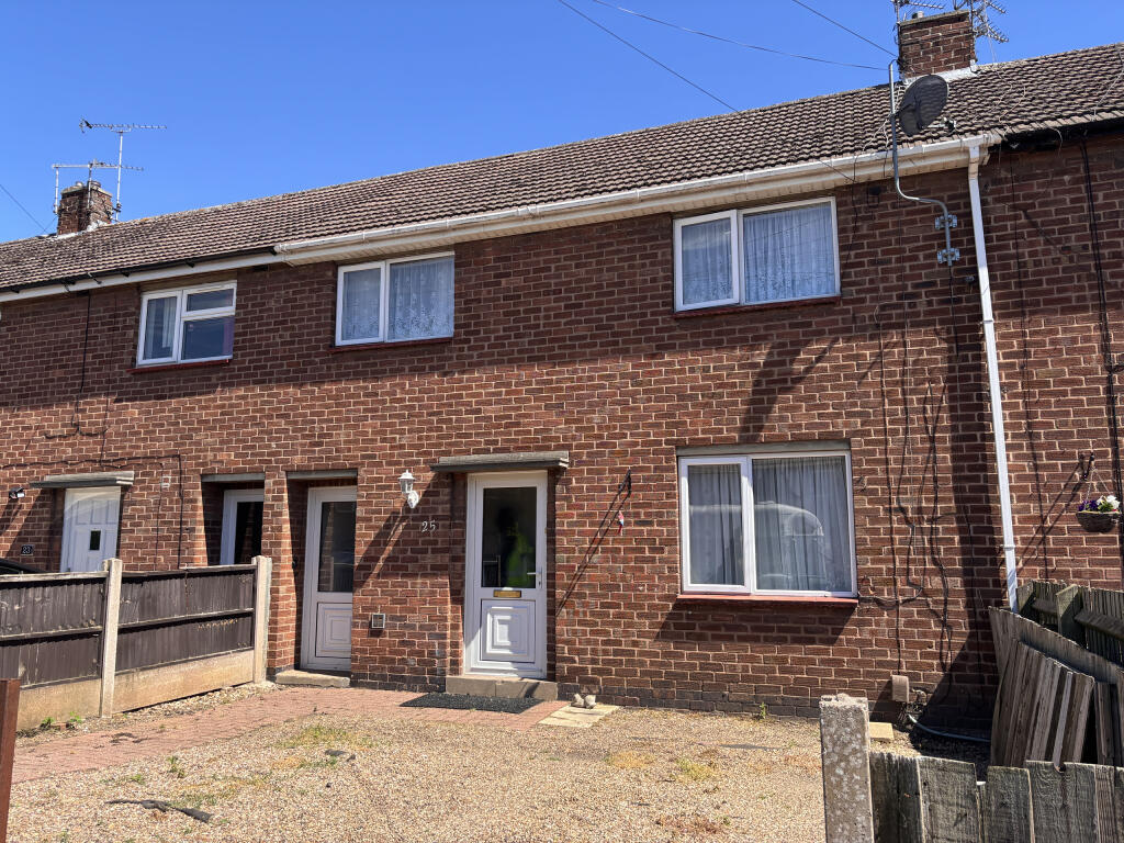 3 bed Mid Terraced House for rent in Newark-on-Trent. From Rent Rent Rent Lettings - Newark