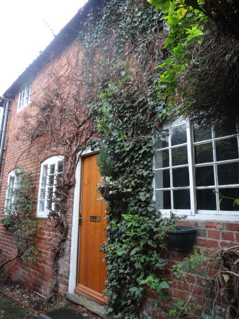 2 bed Mid Terraced House for rent in Newark-on-Trent. From Rent Rent Rent Lettings - Newark